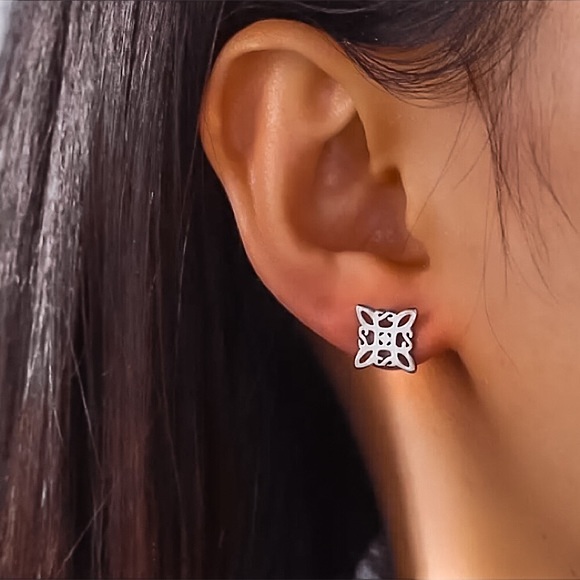 🔵𝟲𝟱%𝗢𝗙𝗙 𝗯𝘂𝗻𝗱𝗹𝗲𝘀 𝟯+🔵 NEW Witch Knot Stainless Steel Stud Earrings - Picture 9 of 11